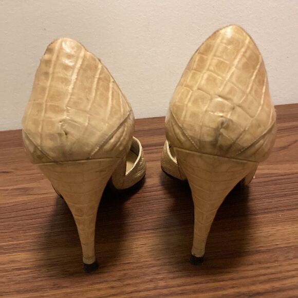 Susan Bennis Warren Edwards Handmade D’Orsay Pumps in Beige Embossed Leather. - Picture 5 of 8